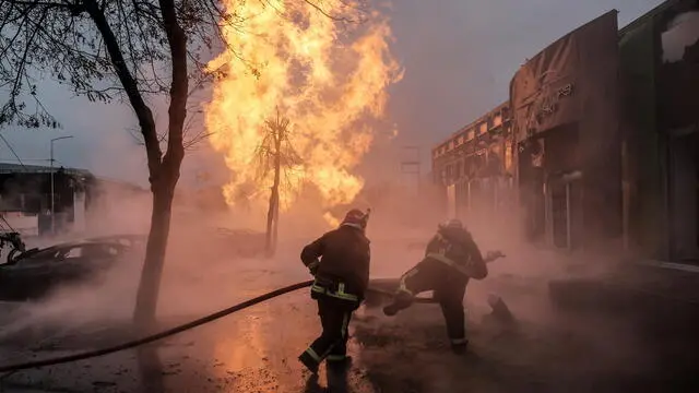 epa11053173 Firefighters work to extinguish a fire near a car dealership after a missile strike in Kyiv (Kiev), Ukraine, 02 January 2024, amid the Russian invasion. In the early hours of 02 January, Russia launched missile attacks targeting Kyiv and Kharkiv, local officials reported. At least two women were killed and nearly 70 others were injured in the two cities. In Kyiv, 27 people were hospitalized after a fire broke out in a multi-story building as a result of a rocket attack, the city mayor Vitali Klitschko wrote on telegram, adding that an injured elderly woman died in an ambulance. Some 130 residents were evacuated from the burning building, the State Emergency Service said. EPA/OLEG PETRASYUK