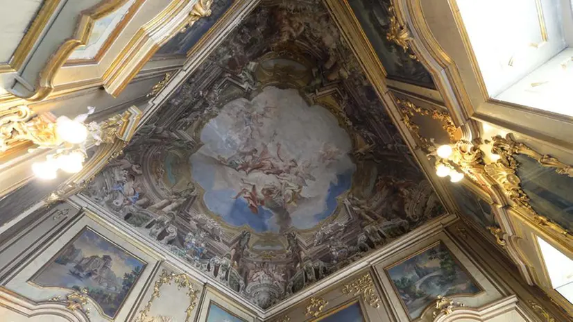 Il soffitto affrescato di palazzo Gaifami, sede della Croce Bianca © www.giornaledibrescia.it