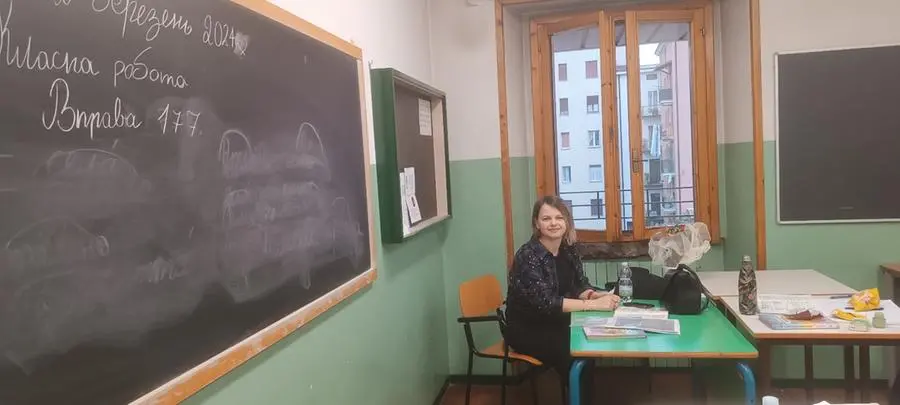 I bambini e le insegnanti che popolano la scuola ucraina di Brescia