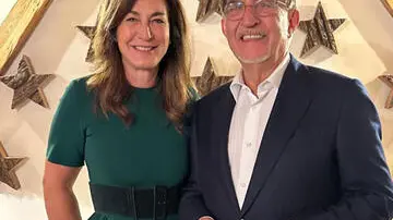 Una foto di Ignazio La Russa con la moglie Laura De Cicco pubblicata sul suo profilo facebook il primo gennaio 2023. FACEBOOK / IGNAZIO LA RUSSA +++ ATTENZIONE LA FOTO NON PUO' ESSERE PUBBLICATA O RIPRODOTTA SENZA L'AUTORIZZAZIONE DELLA FONTE DI ORIGINE CUI SI RINVIA+++ NPK +++ (ignazio la russa, simbolica, privato)