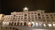 Trieste, piazza Unità d'Italia. Comune spento contro rincari energia elettrica.