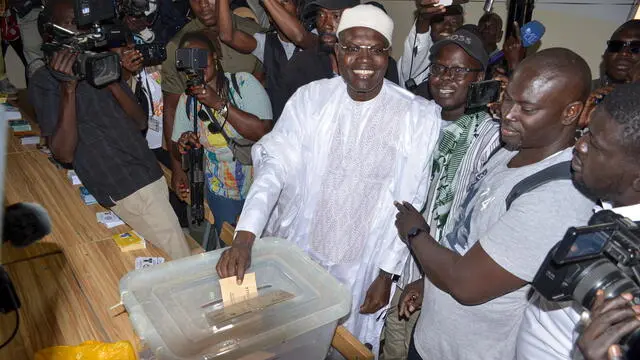 epa11241374 Presidential candidate for Taxawu Senegal and former mayor of Dakar, Khalifa Sall (C), casts his vote for the presidential elections in Dakar, Senegal, 24 March 2024. The Senegalese are called to the polls today to elect the fifth President of the Republic. There are 7,371,854 Senegalese from Senegal and from the diaspora registered on the electoral register according to the National Autonomous Electoral Commission (CENA). EPA/ALIOU MBAYE