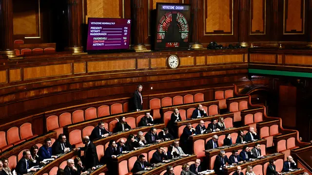 Un momento delle votazioni al termine delle Comunicazioni della presidente del Consiglio Giorgia Meloni, in vista del Consiglio Europeo del 21 e 22 marzo, aula del Senato, Roma, 19 marzo 2024. ANSA/ALESSANDRO DI MEO