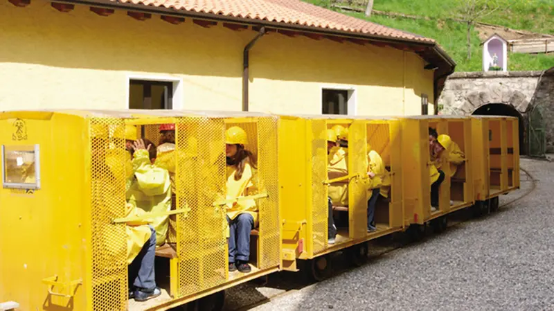 Il trenino per la visita alla miniera Marzoli di Pezzaze - Foto © www.giornaledibrescia.it