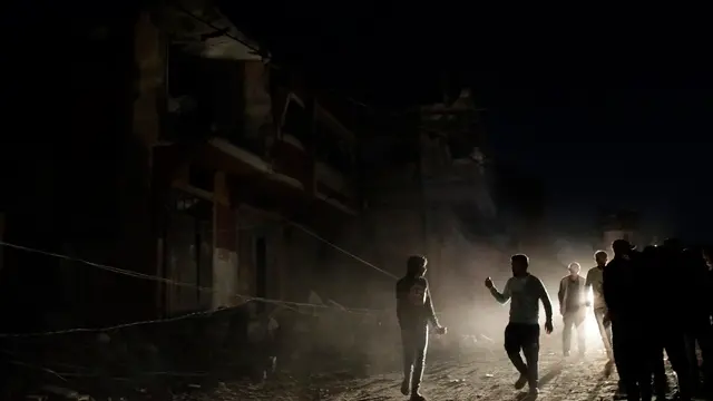 epa11243565 Palestinians search for missing people under the rubble of a destroyed house following an Israeli air strike, in al-Zawaida neighborhood, southern Gaza Strip, 25 March 2024. More than 32,000 Palestinians and over 1,450 Israelis have been killed, according to the Palestinian Health Ministry and the Israel Defense Forces (IDF), since Hamas militants launched an attack against Israel from the Gaza Strip on 07 October 2023, and the Israeli operations in Gaza and the West Bank which followed it. EPA/MOHAMMED SABER