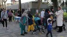 Uscita degli alunni della scuola primaria dell’Istituto Comprensivo Iqbal Masih che rimarrà chiusa il 10 aprile per la festa di fine Ramadan vista l’elevata presenza di ragazzi di fede islamica a Pioltello. 18 Marzo 2024. ANSA/ANDREA CANALI