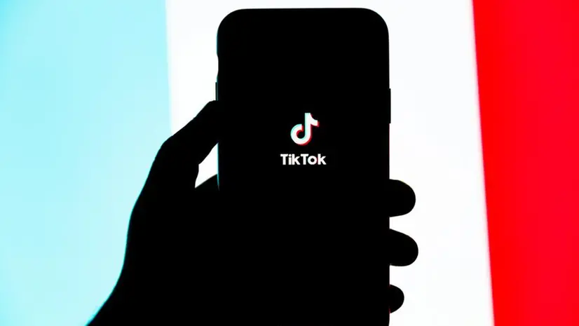 TikTok su uno smartphone - © www.giornaledibrescia.it