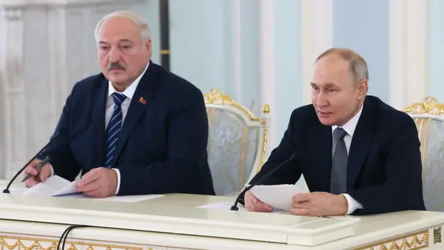 epa11111030 Russian President Vladimir Putin (R) and Belarusian President Alexander Lukashenko (L) attend a ceremony to launch a new wintering complex of the Vostok research station in Antarctica via videoconference at the Constantine Palace in Strelna, in the suburb of St. Petersburg, Russia, 28 January 2024. During a bilateral meeting, the Presidents of the Russian Federation and Belarus Vladimir Putin and Alexander Lukashenko discussed the situation on the Special Military Operation and talked about cooperation in the defense-industrial complex. EPA/KONSTANTIN ZAVRAZHIN / SPUTNIK / KREMLIN POOL MANDATORY CREDIT