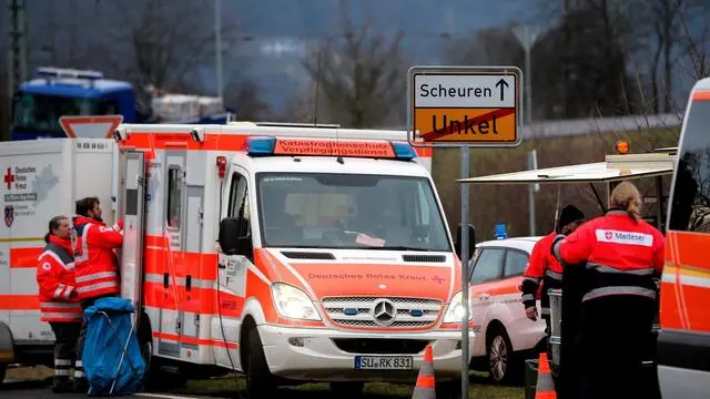 epa07349492 Emergency personnel attend the scene of a fire near the railway tracks in Unkel am Rhein, Germany, 07 February 2019. On the Rhine route between Koblenz and Bonn the wagons of a freight train went up in flames. The wagons were loaded with hygiene articles, deodorant and hair spray cans. As the flames damaged the overhead line, the railway line could be seriously damaged in the long term, according to a railway spokesman. EPA/THOMAS BANNEYER