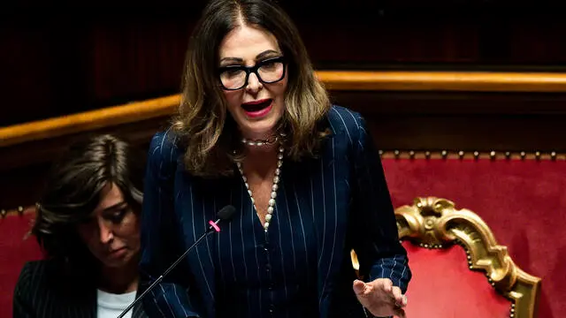La ministra del Turismo Daniela Santanche' in aula al Senato durante la mozione di sfiducia alla ministra del Turismo Daniela Santanche', Roma, 26 luglio 2023. ANSA/ANGELO CARCONI