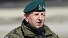 epa09878764 The commander of the 18th Mechanized Division, general Jaroslaw Gromadzinski during joint military maneuvers of Polish and American soldiers at the military training ground in Nowa Deba, Poland, 08 April 2022. EPA/Darek Delmanowicz POLAND OUT