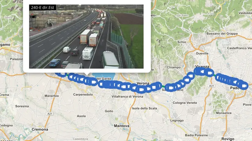 La coda testimoniata dalle webcam della società Autostrada-A4 Brescia Padova