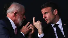 epa11247086 Brazilian President Luiz Inacio Lula da Silva (L) and French President Emmanuel Macron attend the launch ceremony of the Tonelero submarine, at the Itaguai naval complex, Rio de Janeiro state, Brazil, 27 March 2024. The submarine, the Tonelero (S-42) of 72 meters long and capable of reaching a speed of up to 37 kilometers per hour, was built at the Itaguai Naval Complex, on the coast of Rio de Janeiro. EPA/ANDRE COELHO