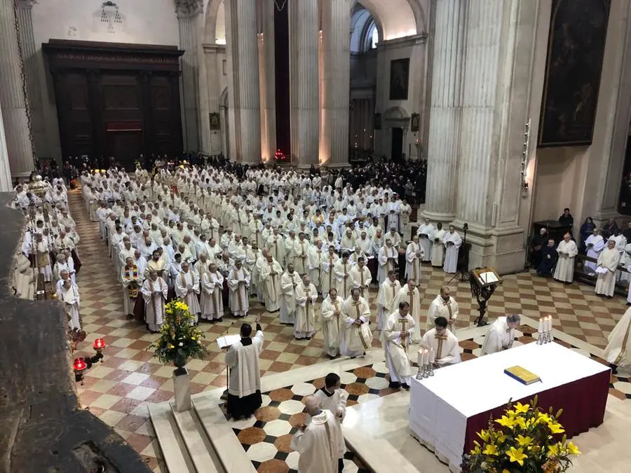 La messa crismale in Duomo del Giovedì santo