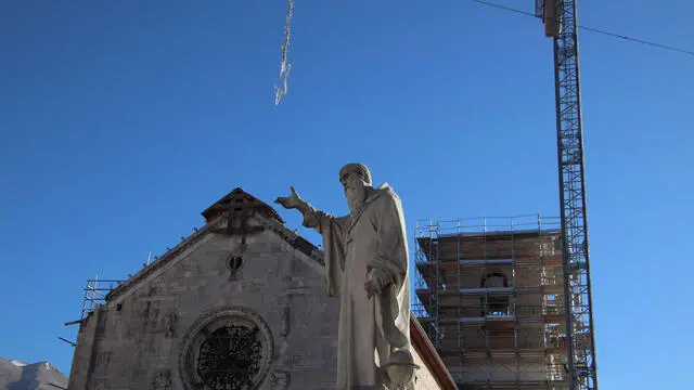 Foto di alcuni negozi che nel 2023 sono tornati a rivivere nel centro storico di Norcia a distanza di oltre 7 anni dal terremoto. Nelle foto Giuliano Boccanera, sindaco facente funzione di Norcia