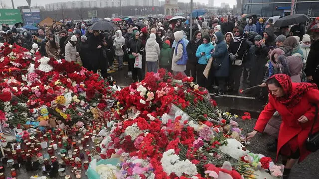 epa11240920 People mourn and bring flowers at the Crocus City Hall concert venue following a terrorist attack in Krasnogorsk, outside Moscow, Russia, 24 March 2024. Russia observes a day of national mourning for the victims of the terrorist attack in Crocus City Hall in Krasnogorsk. On 22 March, a group of gunmen attacked the Crocus City Hall in the Moscow region, Russian emergency services said. According to the latest data from the Russian Investigative Committee, 152 people died and more than 100 were hospitalized. On the morning of 23 March, the director of the Russian FSB, Alexander Bortnikov, reported to Russian President Vladimir Putin about the detention of 11 people, including all four terrorists directly involved in the terrorist attack. EPA/MAXIM SHIPENKOV