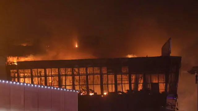 epa11237369 Fire rises above the Crocus City Hall concert venue following a shooting in Krasnogorsk, outside Moscow, Russia, 22 March 2024. A group of up to five gunmen has attacked the Crocus City Hall in the Moscow region, Russian emergency services said. EPA/MAXIM SHIPENKOV
