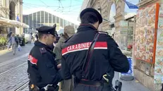 Due carabinieri impegnati nei controlli antidegrado nell'area della stazione Termini, Roma, 24 febbraio 2024. ANSA / UFFICIO STAMPA CARABINIERI +++ NO SALES - NO ARCHIVE - EDITORIAL USE ONLY +++