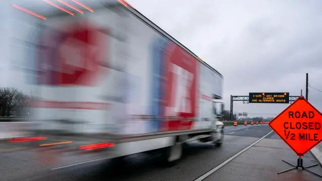 epa11248326 Traffic is diverted off of the I-695 Baltimore beltway due to the collapse of the Francis Scott Key Bridge in Baltimore, Maryland, USA, 28 March 2024. Authorities have shifted their focus to a salvage operation so wreckage can be removed from the Patapsco River after the container ship Dali struck Baltimore's Francis Scott Key Bridge causing it to collapse. Reopening the waterway into Baltimore's port is the number one priority. EPA/SHAWN THEW