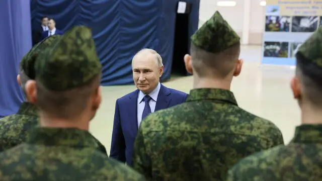 Mosca, Putin firma decreto arruolamento 147.000 militari - Vimarsana News