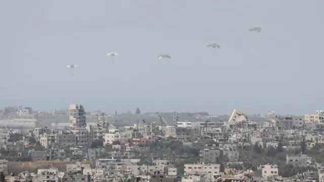 epa11246461 Humanitarian aid is airdropped into the northern Gaza Strip by German Air Force aircraft, as seen from the Israeli side of the border, southern Israel, 27 March 2024. The international community is combining efforts to increase humanitarian assistance to the residents of Gaza affected by the ongoing conflict. More than 32,000 Palestinians and over 1,450 Israelis have been killed, according to the Palestinian Health Ministry and the Israel Defense Forces (IDF), since Hamas militants launched an attack against Israel from the Gaza Strip on 07 October 2023, and the Israeli operations in Gaza and the West Bank which followed it. EPA/ABIR SULTAN