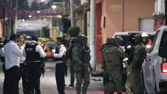 epa11255035 Soldiers of the Mexican Army and agents of the National Guard are present at the scene where the candidate for mayor of the Mexican municipality of Celaya, Bertha Gisela Gaytan Gutierrez, was murdered in the Mexican municipality of Celaya, state of Guanajuato, Mexico, 01 April 2024. Bertha Gisela Gaytan Gutierrez, was murdered this Monday afternoon, authorities reported. The attack occurred in the community of San Miguel Octopan, located 10 kilometers from the municipal seat of Celaya, Guanajuato. EPA/Luis Ramirez