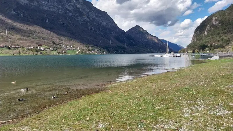 I lago d'Idro dopo giorni di pioggia