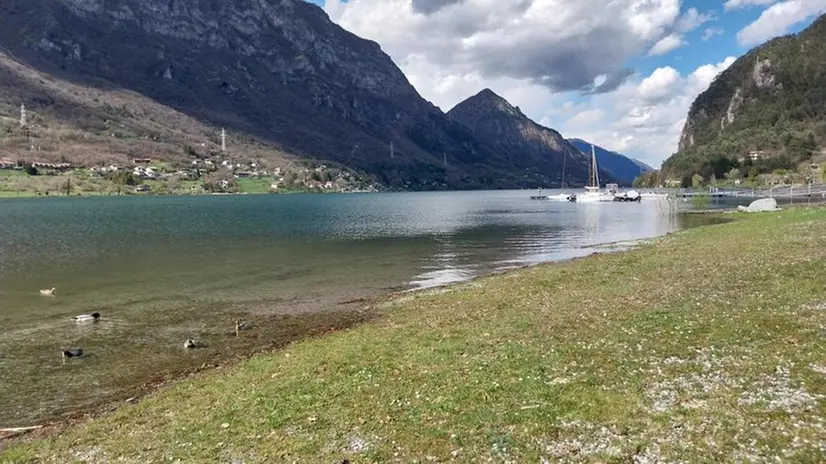 I lago d'Idro dopo giorni di pioggia