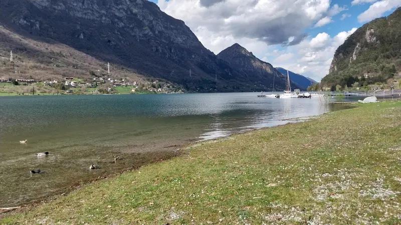 I lago d'Idro dopo giorni di pioggia