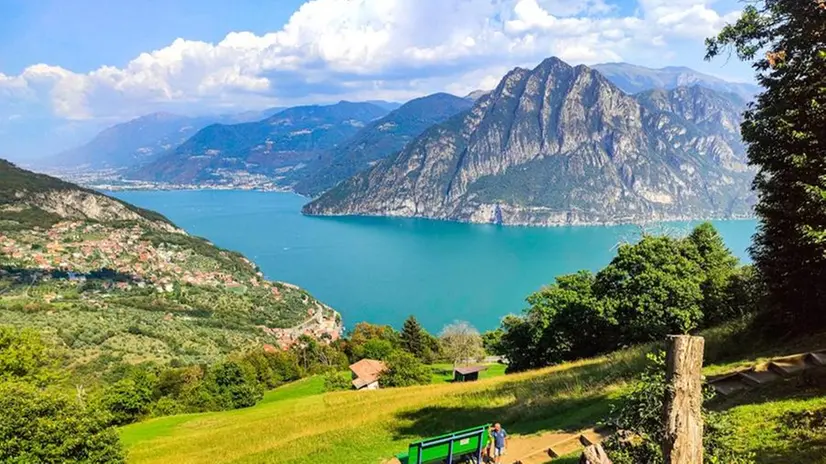 Una panoramica del lago d'Iseo - Foto © www.giornaledibrescia.it