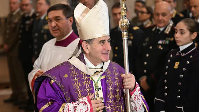 L'arcivescovo di Milano, Monsignor Mario Delpini, in occasione della messa in suffragio dei caduti di tutte le guerre e dei caduti in servizio crlrbrata nella basilica di Sant'Ambrogio, 2 novembre 2023. ANAQ7DANIEL DAL ZENNARO