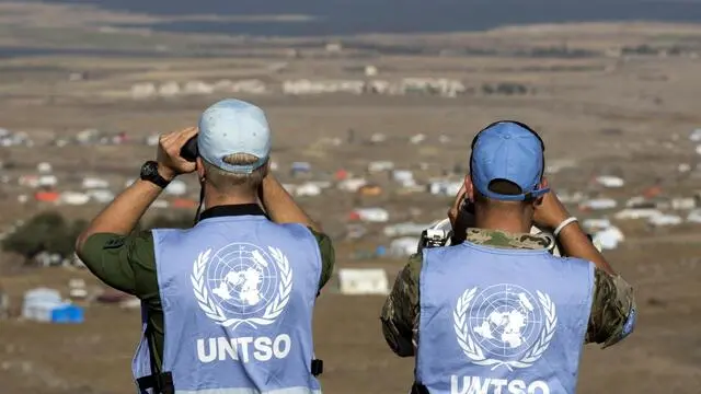 epa06894929 UN soldiers from UNTSO, United Nations Truce Supervision Organizations, monitor a Syrian Refugees camp located next to the Israeli-Syrian border on the Syrian side of the Golan Heights in Quneitra province, from the Israeli side of the Golan Heights, 17 July 2018. According to reports, Syrian refugees approached the Israeli borders leaving their encampments after airstrikes by forces allied with the Syrian government intensified but were instructed to not approach the fence by Israeli soldiers. The Syrian government and its allies started a military offensive to regain control over Quneitra Governorate in south-western Syria currently under control of various rebel factions, mainly Hay'at Tahrir al-Sham. EPA/ATEF SAFADI