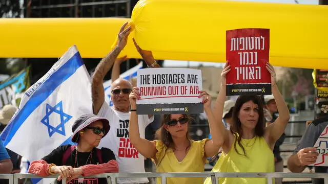 epa11255409 Anti-government protesters rally outside the Knesset, the Israeli parliament in Jerusalem, 02 April 2024. Protesters called for a four-day rally outside the Knesset, including setting up tents, demanding the return of all hostages and the dissolution of the government. According to the IDF, 134 Israeli hostages are currently held by Hamas in Gaza. EPA/ABIR SULTAN