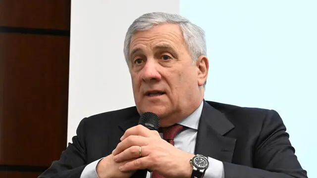 Il ministro degli Esteri, Antonio Tajani, nel corso del convegno per i trent’anni di Forza Italia. Napoli, 27 marzo 2024. ANSA/CLAUDIO PERI