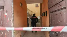 carabinieri della scientifica a casa del cittadino serbo, fermato con l’accusa di omicidio per aver ammazzato e fatto sparire la sua ex convivente, ucraina di 42 anni che non si trova da giorni, Brescia 12 novembre 2020. Ansa Filippo Venezia