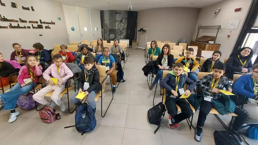 La classe quinta B della scuola primaria «Casazza» in visita al GdB