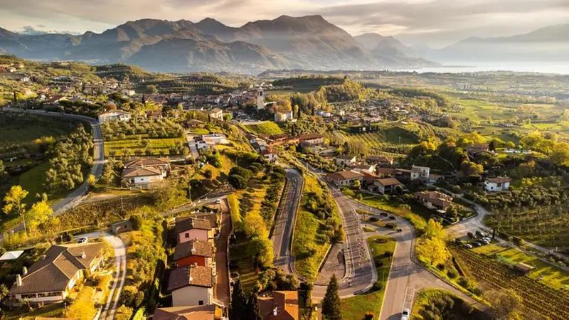 La Valtenesi, un balcone proteso sul lago