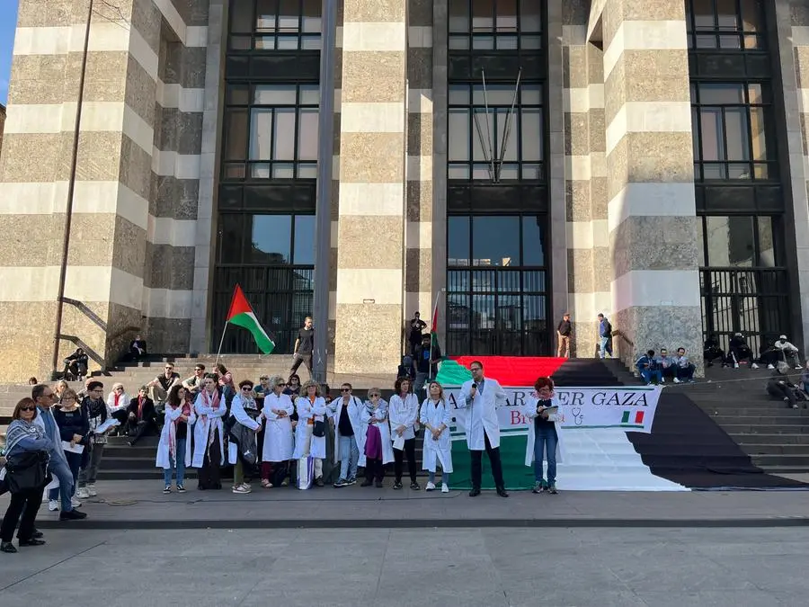 Il presidio di Sanitari per Gaza in piazza Vittoria