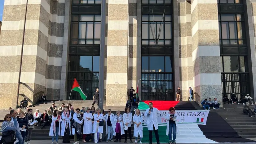 Il presidio di Sanitari per Gaza in piazza Vittoria
