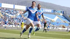 L'esultanza di Moncini dopo il secondo gol - Foto New Reporter Nicoli © www.giornaledibrescia.it