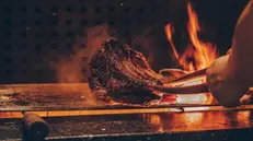 Cuocere la carne sul barbecue è un'abilità da esercitare