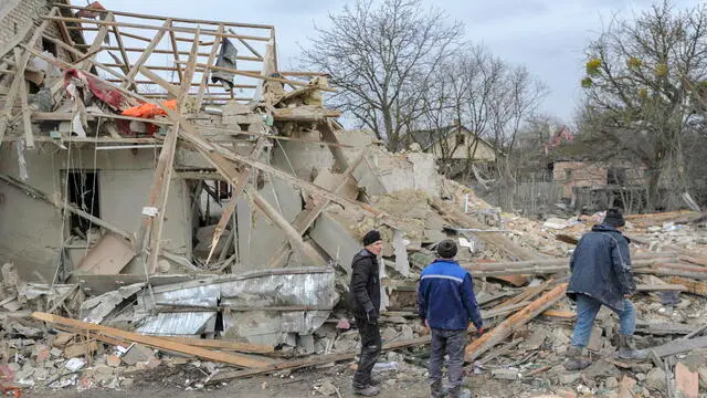 epa10511468 Locals pictured at the scene after two rocket's hit private buildings in the Zolochiv district near the Western Ukrainian city of Lviv, 09 March 2023. At least five people were killed during the attack according to regional official Maksym Kozytskyi. Ukrainian authorities said on 09 March that Russia fired 81 missiles across the country targeting critical infrastructure and residential buildings. The country's Defense Ministry confirmed that 34 cruise missiles were shot down. According to Ukraine's nuclear operator Energoatom, the Zaporizhzhia nuclear power plant (NPP) lost power as a result of the missile attacks, and was running on diesel generators. EPA/MYKOLA TYS