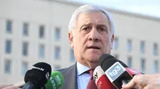 Il ministro degli Esteri, Antonio Tajani, rilascia dichiarazioni alla Stampa all’esterno della Farnesina. Roma, 7 aprile 2024. ANSA/CLAUDIO PERI