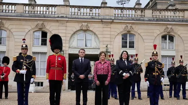 epa11265137 French President Emmanuel Macron (C-L) and British ambassador to France Menna Rawlings (C-R) pose for a picture at the Elysee Palace in Paris, France, 08 April 2024. Sixteen soldiers from No 7 Company Coldstream Guards and 32 members of the Gendarmerie Garde Republicaine mount guard at the Elysee Palace as British troops join French guards in a special ceremony to celebrate 120 years of 'Entente Cordiale' between the longtime rival powers. EPA/THIBAULT CAMUS / POOL MAXPPP OUT