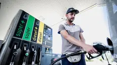 Rialzo dei prezzi benzina in autostrada - © www.giornaledibrescia.it