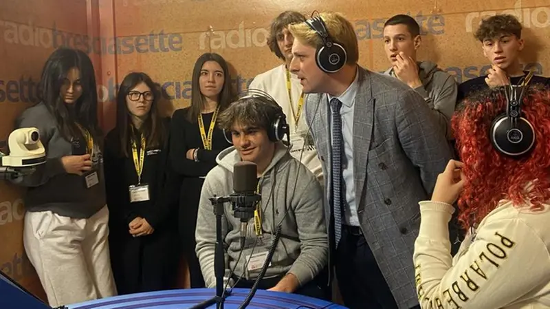 Gli studenti in diretta su Radio Bresciasette