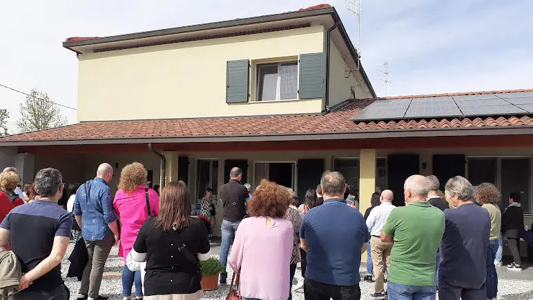 L'inaugurazione della casa, che può ospitare al massimo cinque bambini o adolescenti © www.giornaledibrescia.it