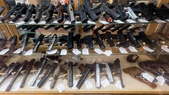 epa10047118 Handguns on display at the NY Shooter Supply gun shop in Albany, New York, USA, 01 July 2022. The New York State Legislature passed a new law restricting where people can carry handguns following last week’s ruling by the United States Supreme Court, stating that a long standing gun law in New York City was unconstitutional. There continues to be wide spread disagreement in the United States about legislation intended to respond to the country’s gun violence and mass shootings in regards to the Second Amendment of the United States Constitution. EPA/JUSTIN LANE