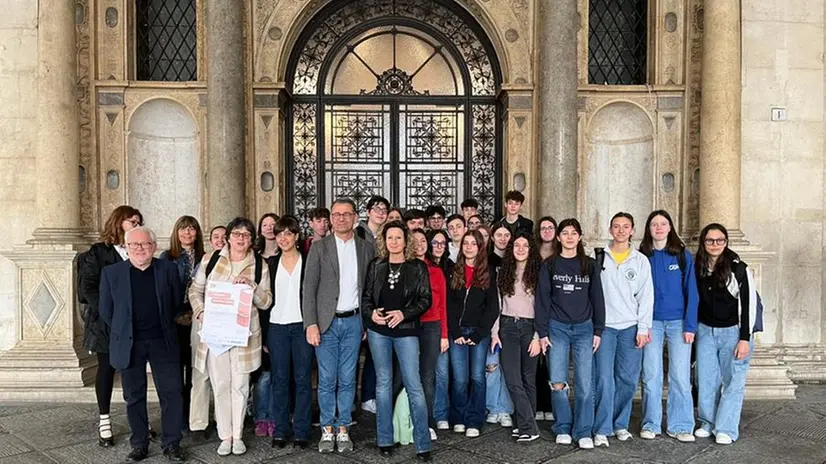 Il gruppo di studenti del Calini che ha letto il libro di Margaret Atwood «Il canto di Penelope»