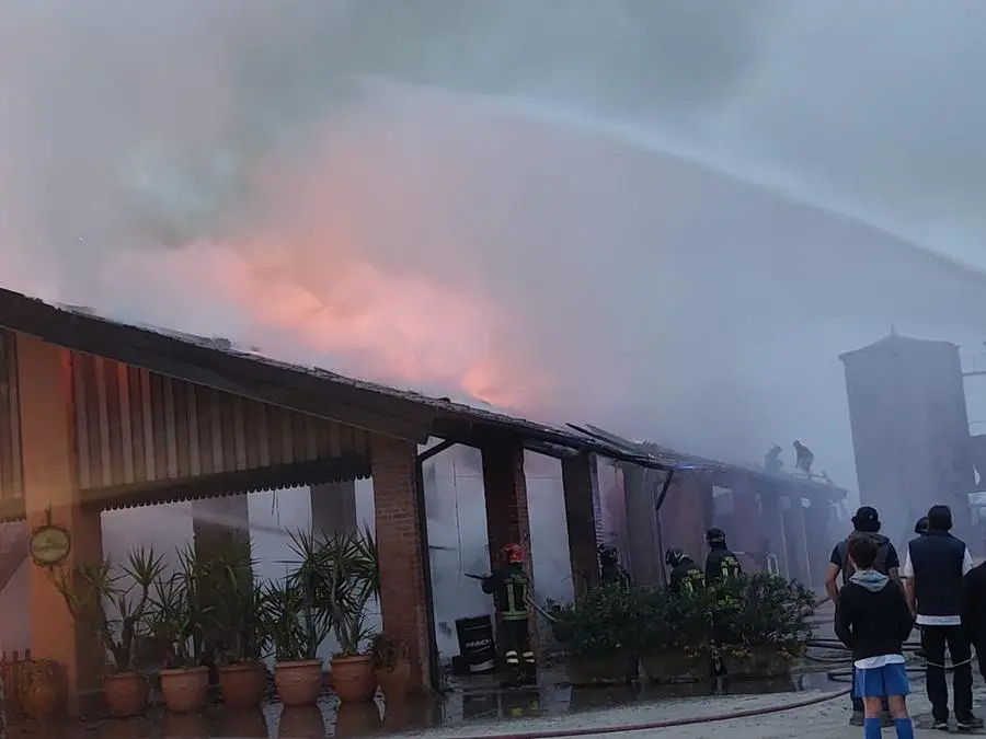 Incendio in un'azienda agricola a Gambara